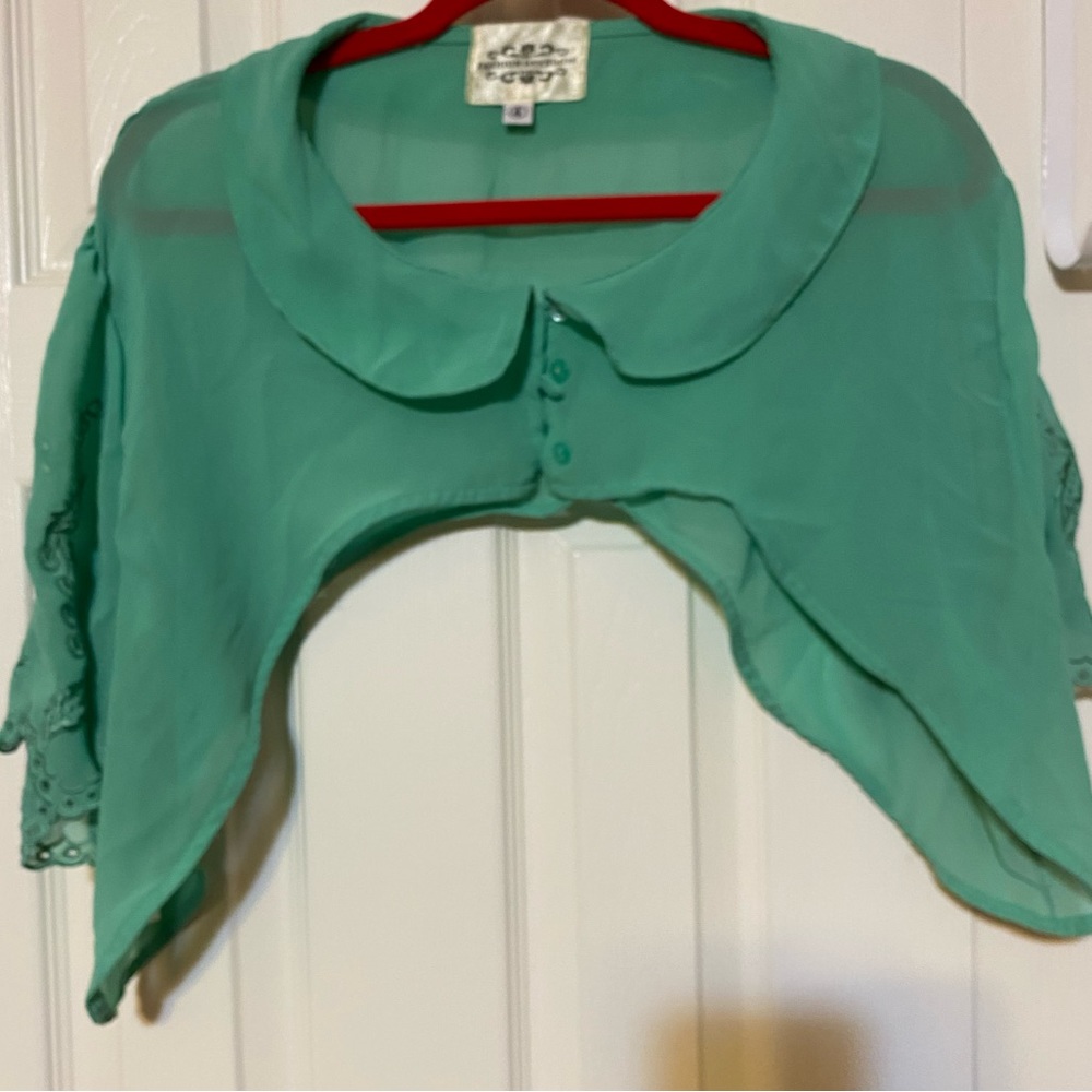 Adorable shrug or over collar.